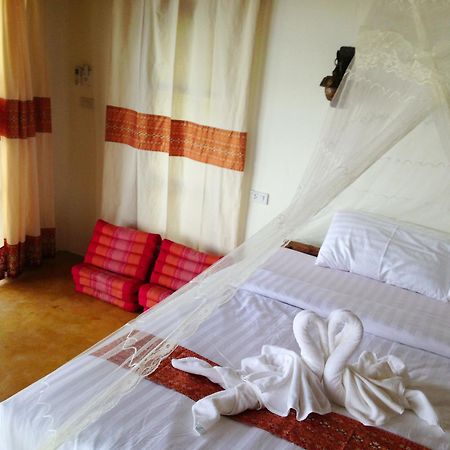 Nautilus Right On The Beach Resort Ko Lanta Esterno foto