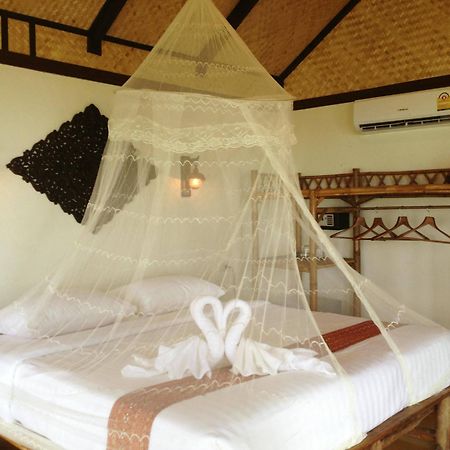 Nautilus Right On The Beach Resort Ko Lanta Esterno foto