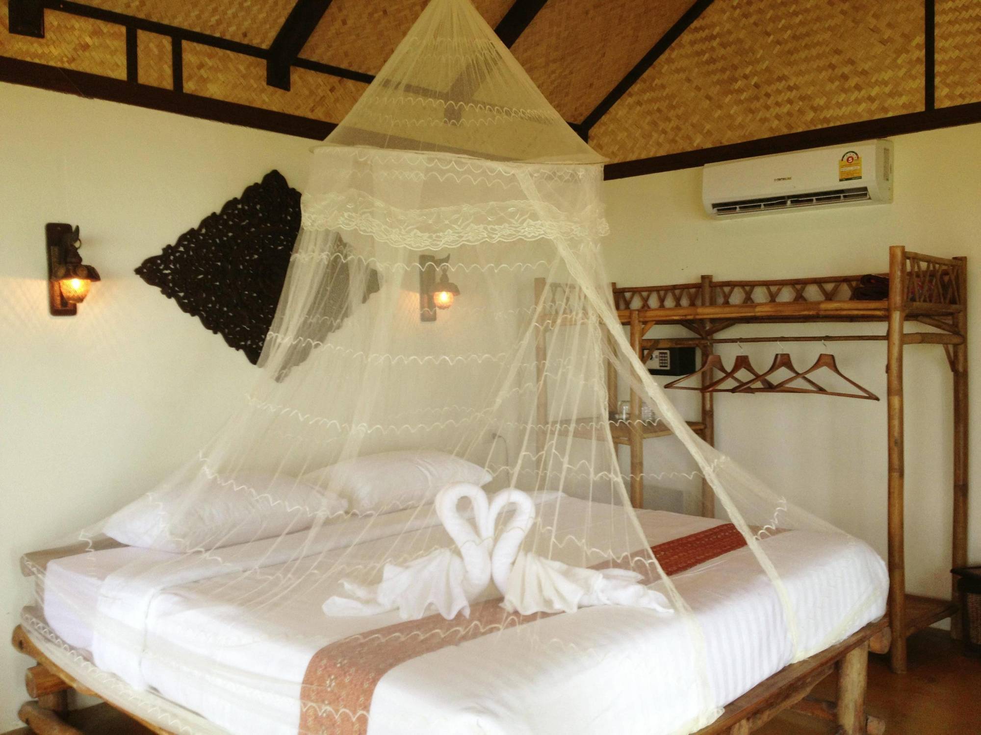 Nautilus Right On The Beach Resort Ko Lanta Esterno foto